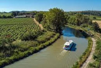 Un voyage à travers la voie d'eau historique de la France : le Canal du Midi